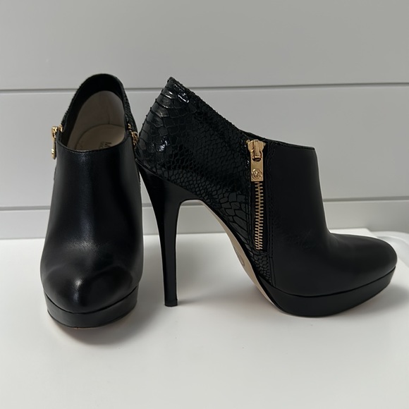 MICHAEL Michael Kors black Booties - Picture 2 of 9